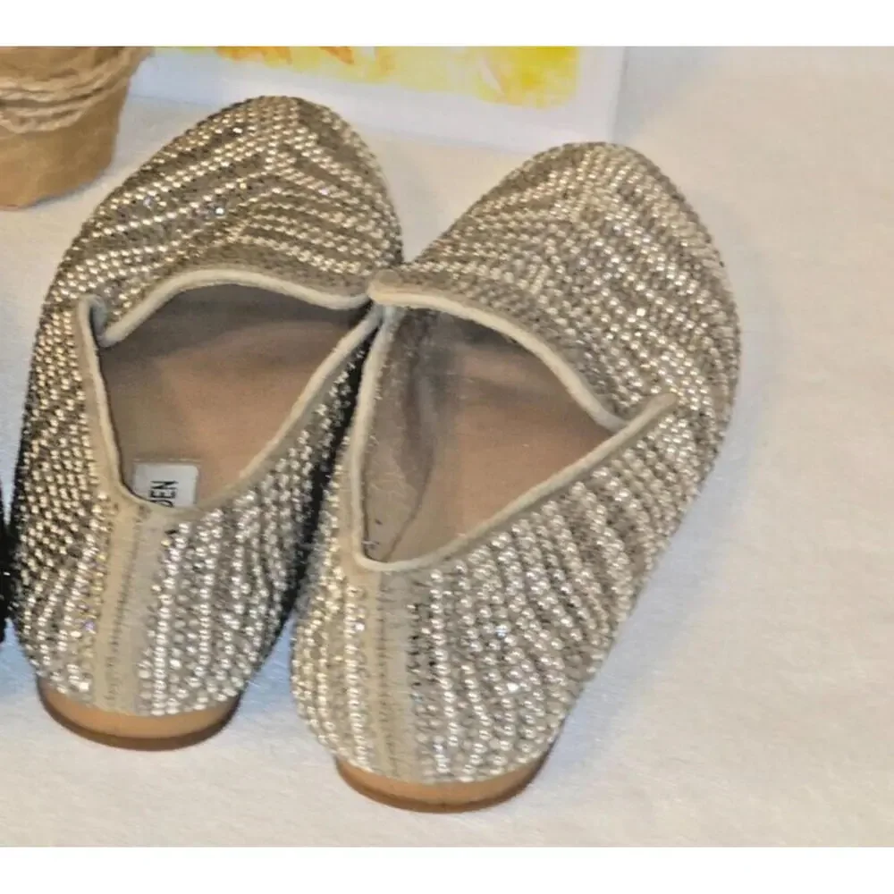 STEVE MADDEN Caviar Women’s‎ Tan Rhinestone Studded Flats SIZE 6